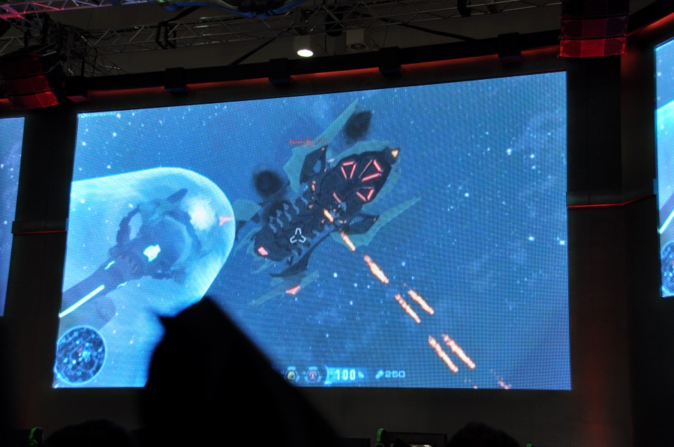 【G-STAR 2011】クールビューティーなコンパニオンたちが集合！MMOアクションシューター「FIREFALL」Red 5 Studiosブースレポートの画像