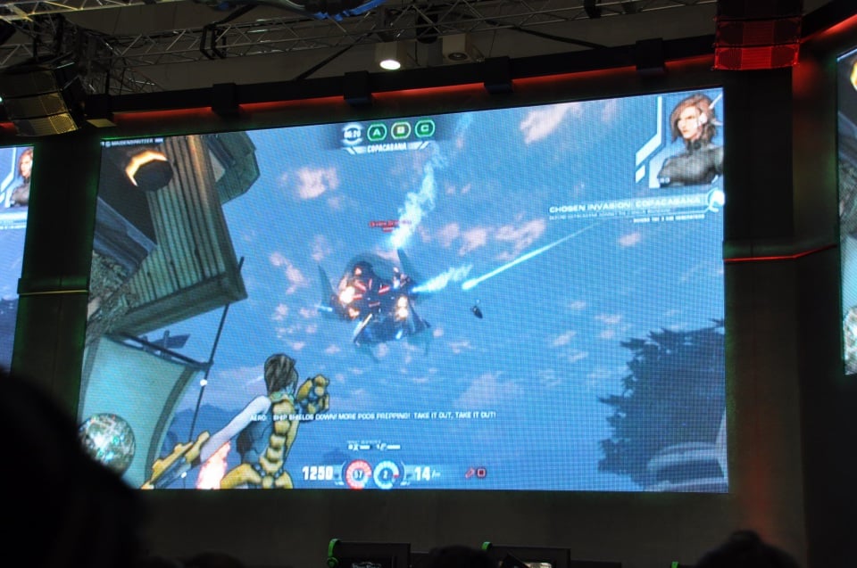 【G-STAR 2011】クールビューティーなコンパニオンたちが集合！MMOアクションシューター「FIREFALL」Red 5 Studiosブースレポートの画像