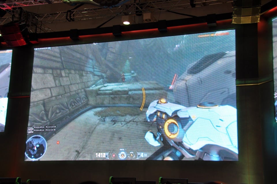 【G-STAR 2011】クールビューティーなコンパニオンたちが集合！MMOアクションシューター「FIREFALL」Red 5 Studiosブースレポートの画像