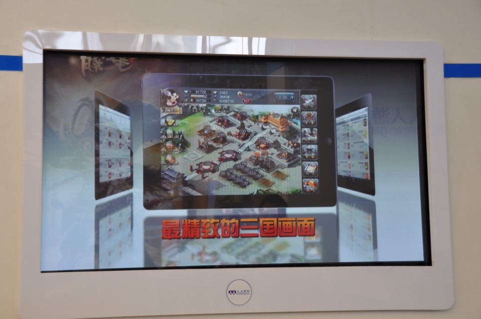 【ChinaJoy 2012】活気あふれるBtoB会場内「レンレンゲーム」商談ブースではPC・タブレット・スマホで遊べるタイトルなどがプレイアブル出展の画像