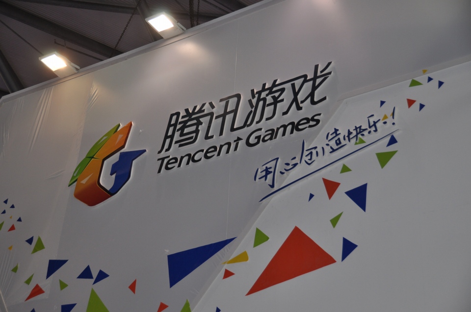  【ChinaJoy 2012】Tencent Gamesブースは中国メディアの取材でスシ詰め状態！「Blade＆Soul」「自由足球」「League of Legends」など試遊台も熱すぎる！の画像