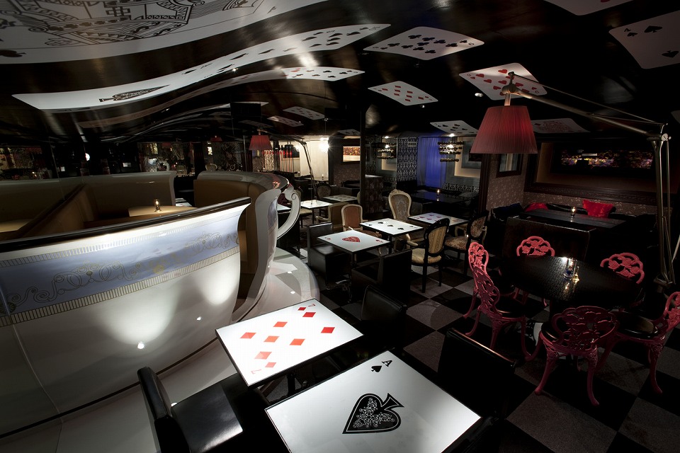 ドリームドロップス、ファンタジーレストラン 銀座「迷宮の国のアリス」とのタイアップを実施の画像