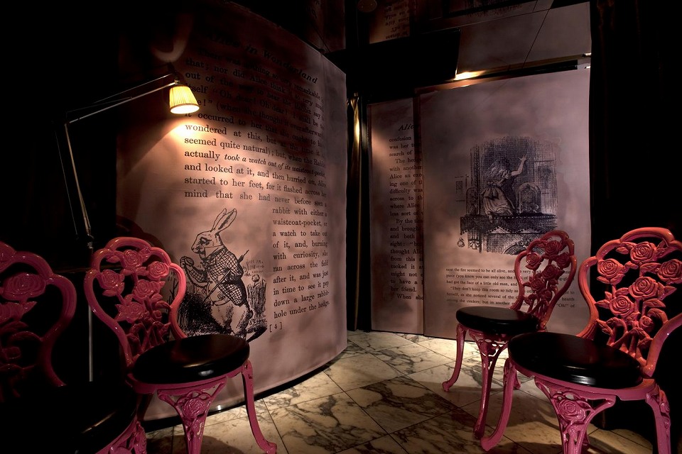 ドリームドロップス、ファンタジーレストラン 銀座「迷宮の国のアリス」とのタイアップを実施の画像