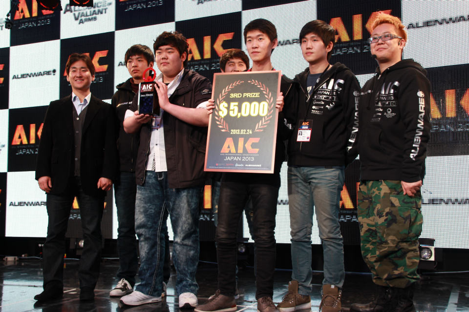 オンラインFPS「Alliance of Valiant Arms」の国際大会「AIC2013」の決勝トーナメントが開催―4クランによる激戦を徹底リポート！の画像