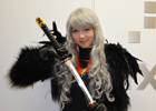 白熱のゲーム対決の行方は…！？「アラド戦記」イメージキャラクターに選ばれた山川紗弥さんが女鬼剣士のコスチュームで編集部を訪問！