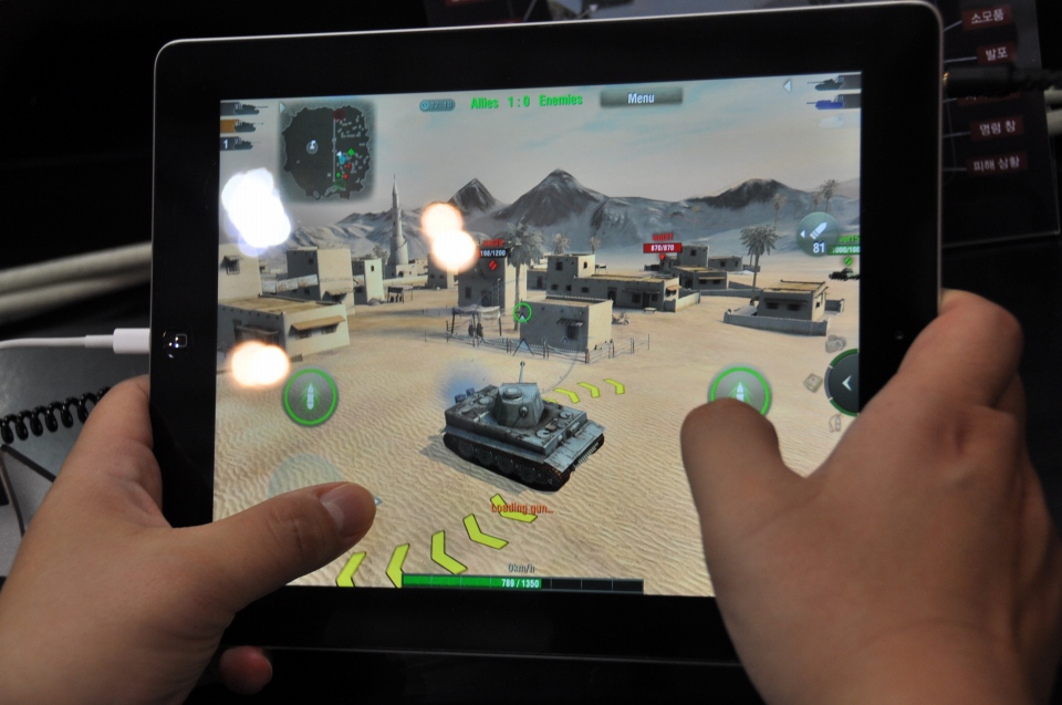 【G-STAR 2013】会場外にはリアルなジオラマでラジコン戦車が！？モバイルでも戦車道を極めろ！iOS/Android「World of Tanks Blitz」＆「World of Tanks Xbox 360 Edition」コーナーレポートの画像