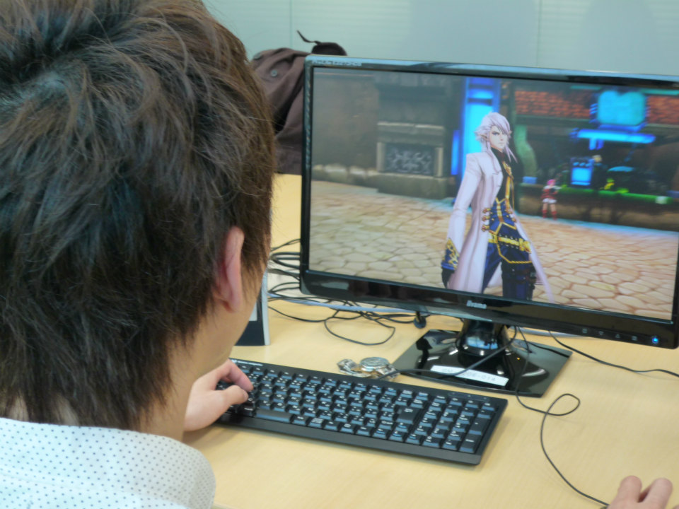 有名ゲーマーのKeNNy氏が超アクションオンラインゲーム「KRITIKA」を試遊！スピーディかつスタイリッシュなアクションを大絶賛！の画像