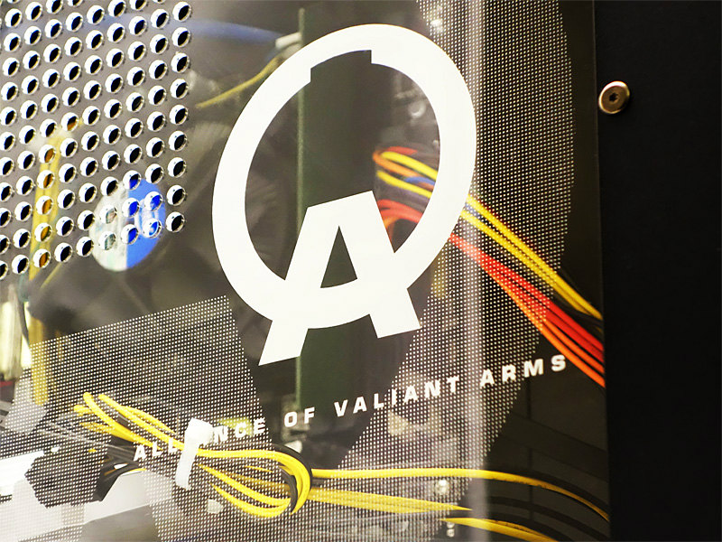 G-Tune、「Alliance of Valiant Arms」のオリジナルデザインを施したサイドパネルのカスタマイズが開始の画像