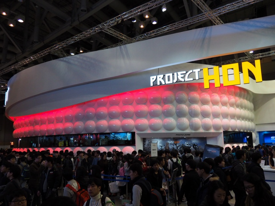 【G-STAR 2014】韓国NCsoftが大々的にブースを出展。100席規模のシアターブースで新作のロボット＋TPS＋MMORPG「Project HON」をアピールの画像