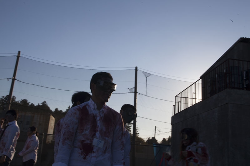 「HOUNDS」悲鳴と弾丸の飛び交る体験型リアルイベント「ゾンビ商事株式会社」のレポートが公開の画像