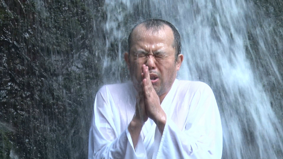 「モンスターハンター フロンティアG」運営陣が“超越秘儀”修得に挑む？「【滝行編】開発運営レポート（動画版）」が公開の画像