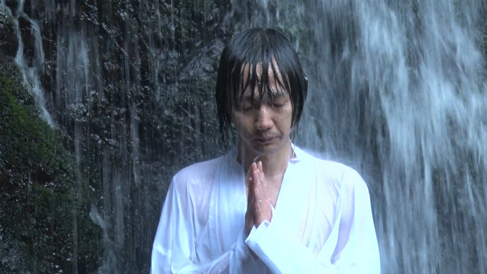 「モンスターハンター フロンティアG」運営陣が“超越秘儀”修得に挑む？「【滝行編】開発運営レポート（動画版）」が公開の画像