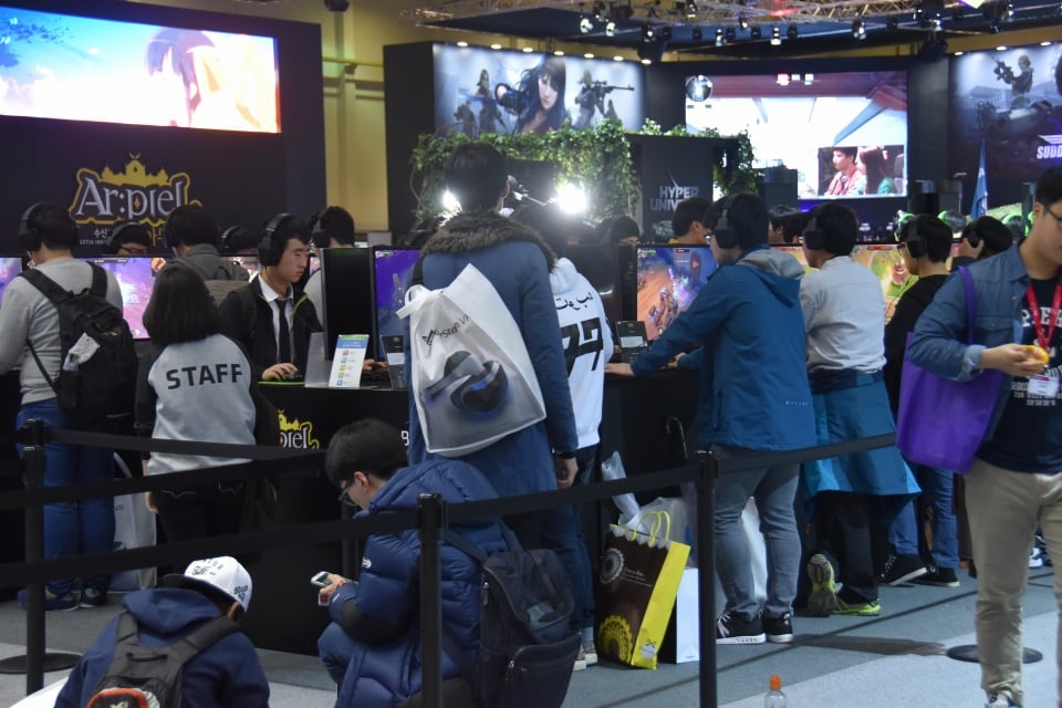 【G-STAR 2015】3時間待ちの行列も！多数のPC・スマホ向け新作タイトルを出展したNEXONブースをレポートの画像