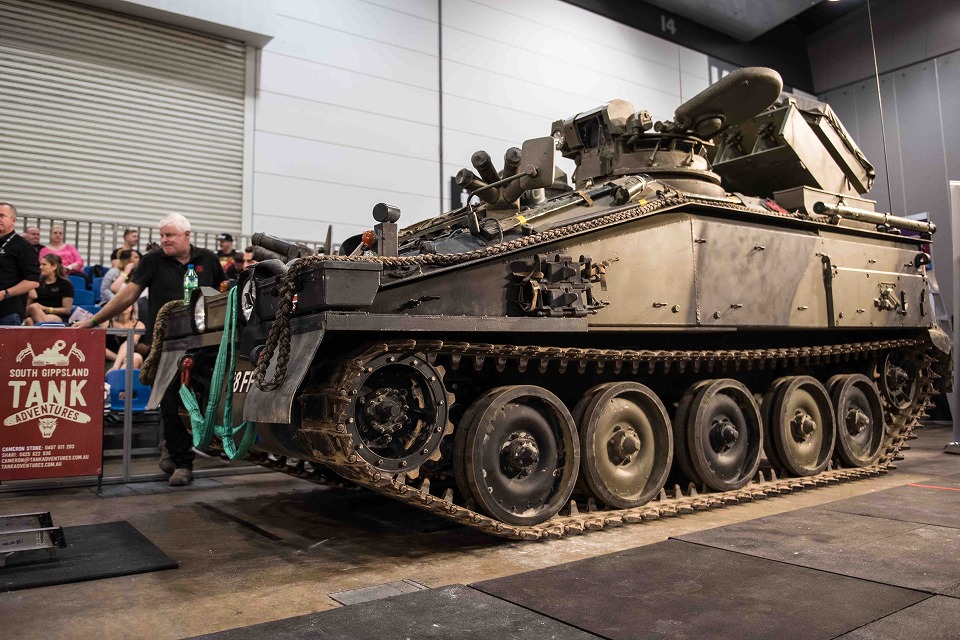 屈強な男たちのイベントでオーストラリア最強の男 Eddie Williams氏が「World of Tanks PC Tank Pull」のギネス世界記録を達成！の画像