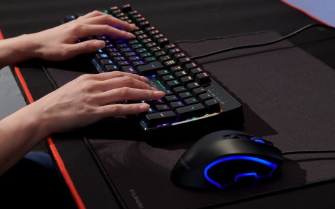 FUNAIブランドのキーボード・マウス・マウスパッドをセットにしたゲーミングスターターキット「FSK-3G350」が9月上旬に発売