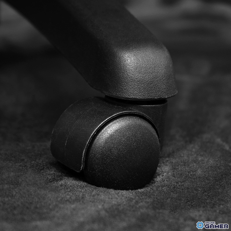 1人部屋のベッド&デスクまでカバーできる超大判ゲーミングラグ「ベッドごとふかふかラグ」がBauhutteより登場の画像