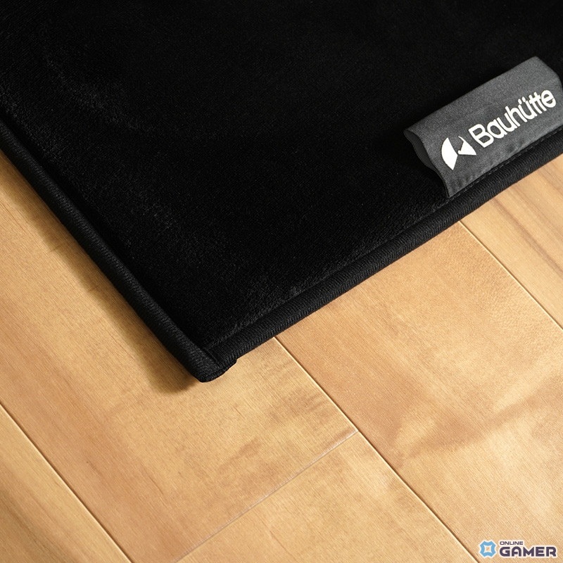 1人部屋のベッド&デスクまでカバーできる超大判ゲーミングラグ「ベッドごとふかふかラグ」がBauhutteより登場の画像