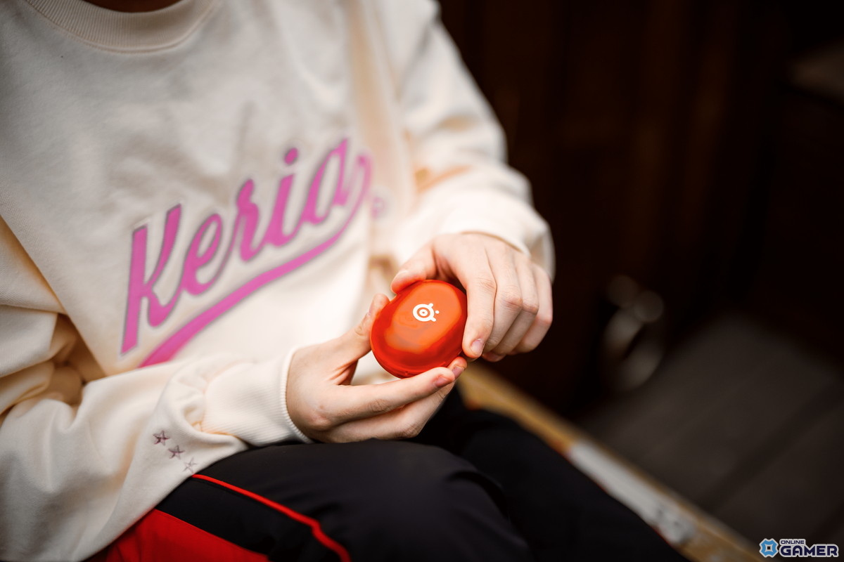 SteelSeries「Arctis GameBuds Glorange」数量限定発売！eスポーツ仕様の完全ワイヤレスイヤホン新色スケルトンモデルの画像