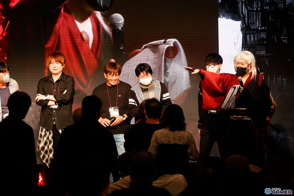 それぞれの血盟主の元に名刺を持って並ぶ列が出来ていた。