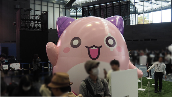 高柳知葉さんが声を担当する新規職業「緋眼の旅人レン」が発表!「メイプルストーリー」オフラインイベント「2025 Super Maple Party」をレポートの画像