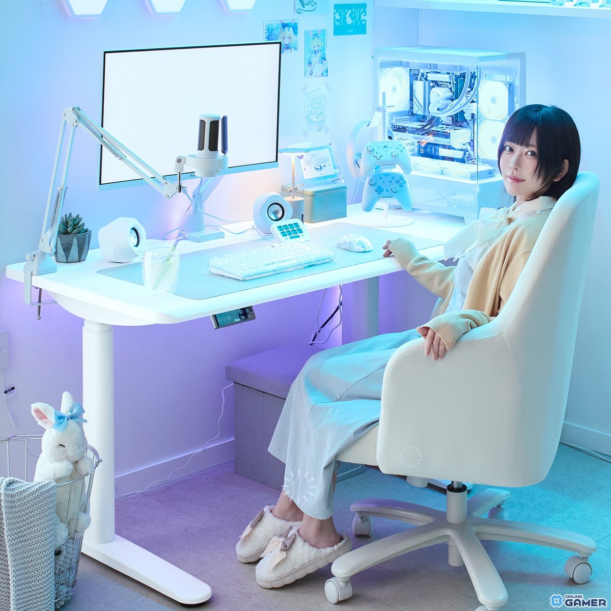 Pixio初のゲーミングデスク発売！電動昇降×オールホワイト×曲線デザインで理想のゲーム部屋を実現の画像