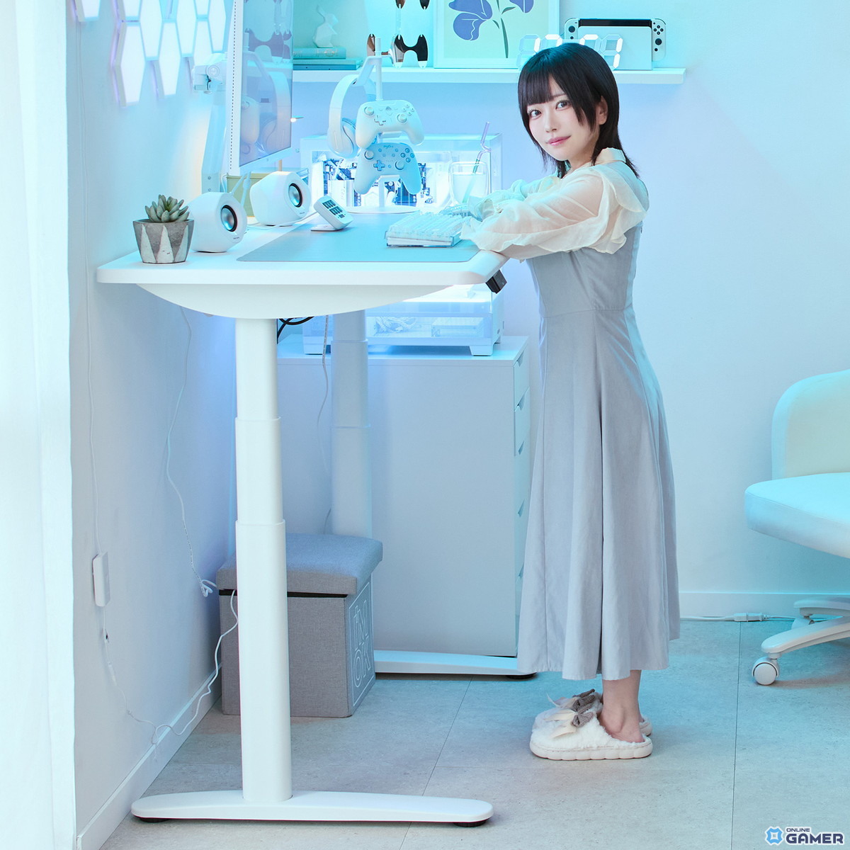 Pixio初のゲーミングデスク発売！電動昇降×オールホワイト×曲線デザインで理想のゲーム部屋を実現の画像