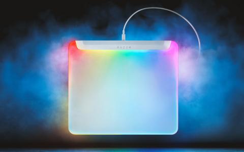 Razer、光るマウスパッドの白モデルFirefly V2 Pro White Editionを発表