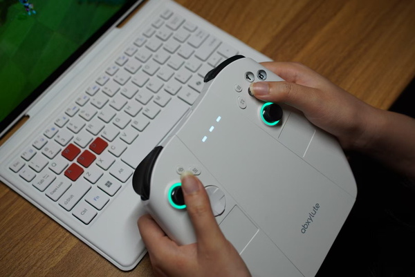 abxylute、裸眼3Dに対応した携帯ゲーミングPC端末「3D One」を発表のスクリーンショット8