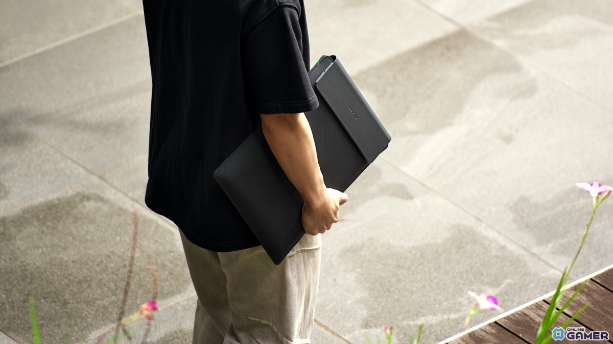 Razer、ワイヤレス充電機能付きノートPCスリーブを発表!MagSafe対応の充電ゾーンを搭載のスクリーンショット3