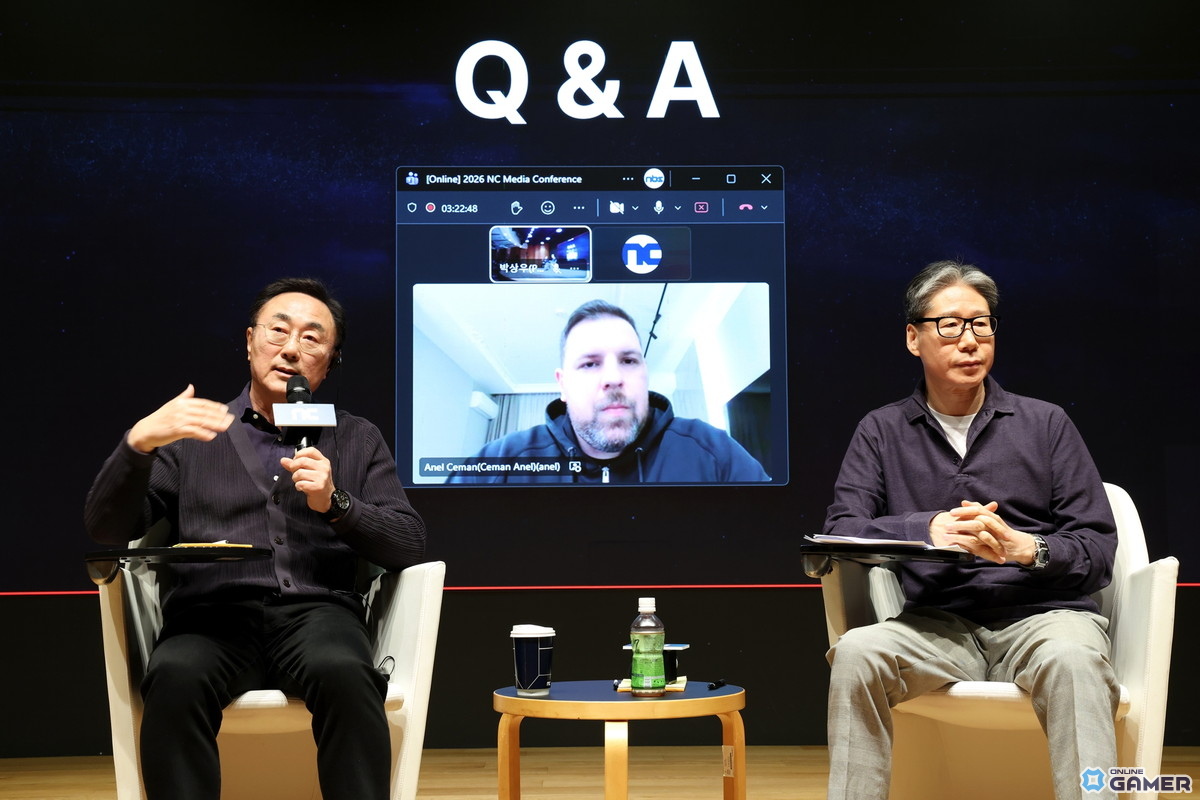 写真左からパク ビョンム 共同代表、アネル チェマン モバイルカジュアルセンター長、ホン ウォンジュンCFO