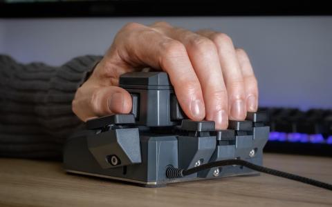 ドイツ発ゲーミングデバイス「MoveMasterRSG」日本上陸！WASDに代わる“スライド操作”で次世代ゲーム体験