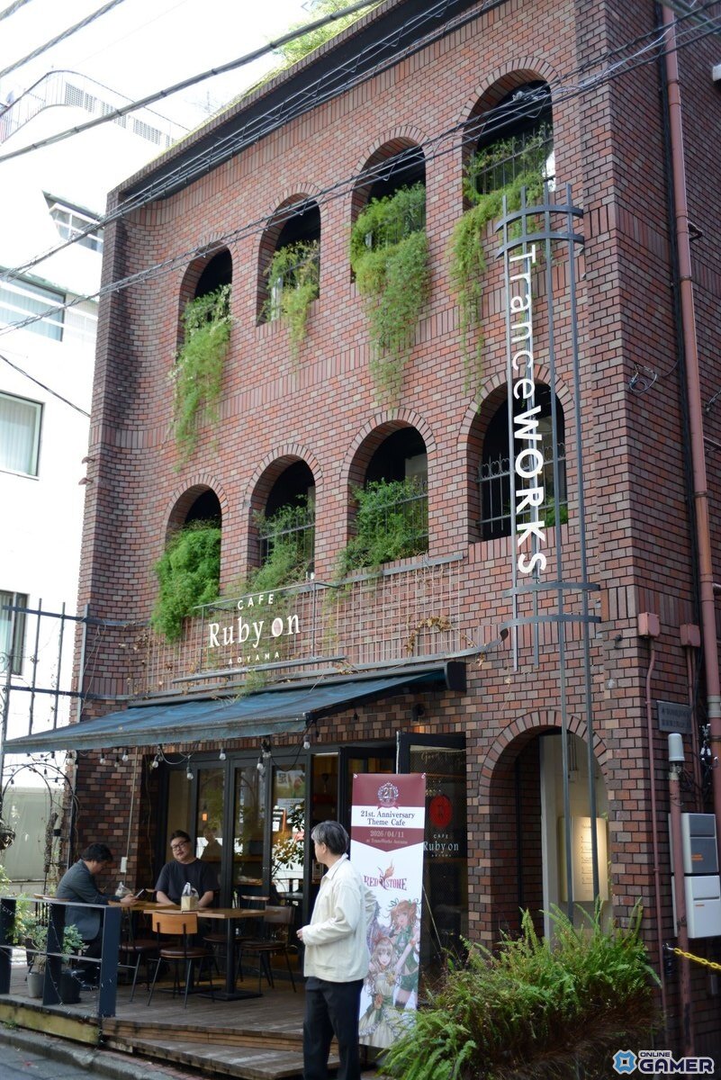イベントのコンセプトにぴったりの開放感あふれるカフェ。1階と2階を自由に行き来しながら、思い思いの時間を過ごすことができた。