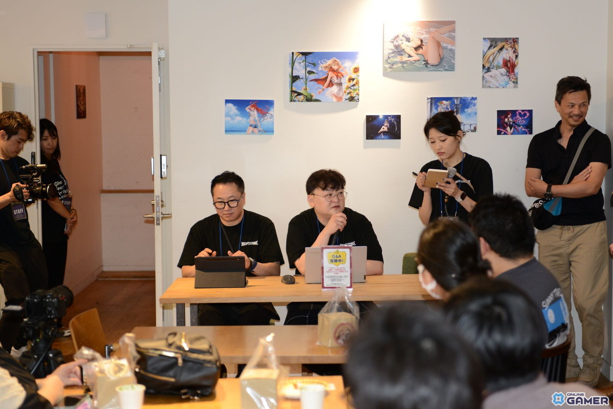 Q＆Aセッションを忠実にこなした、L＆K本社の「RED STONE」プロデューサー、イ・ドフン氏（右）と企画リードのオ・スンジェ氏。